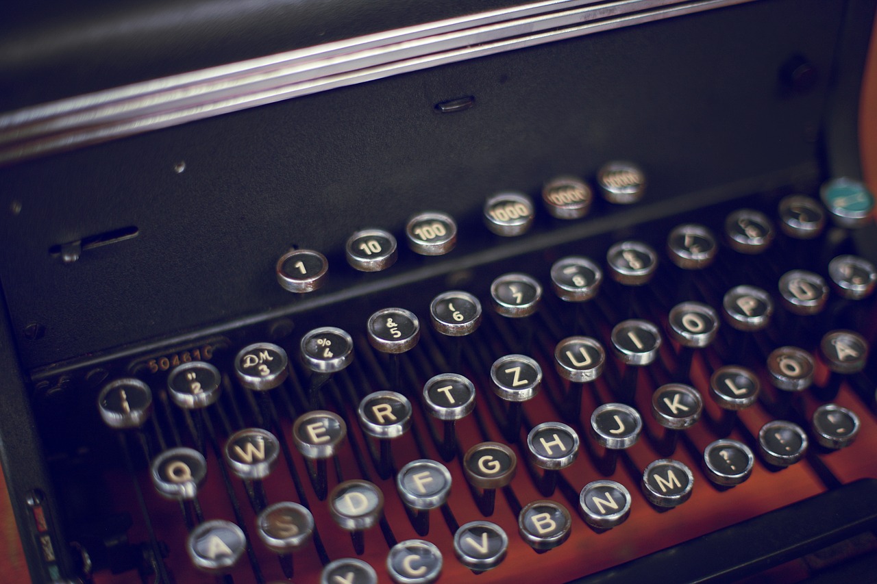 typewriter, keys, writer-2157221.jpg